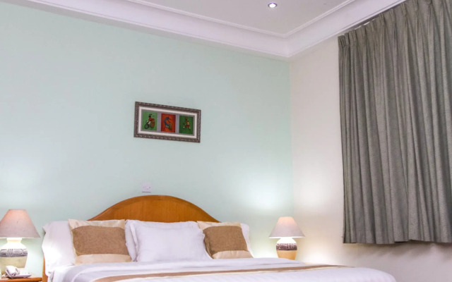 Mahogany Lodge, Cantonments