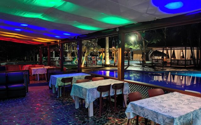 Hotel Cabañas River Park