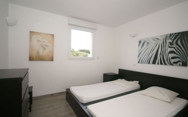 Soothing Holiday Home in Sainte-maxime With Swimming Pool