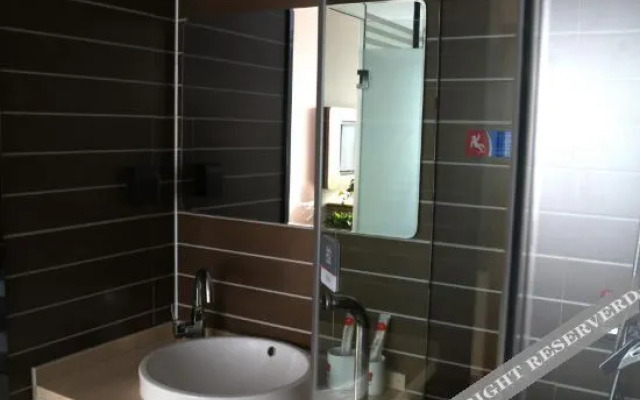 Thank Inn (Tongliao Mingren Street)