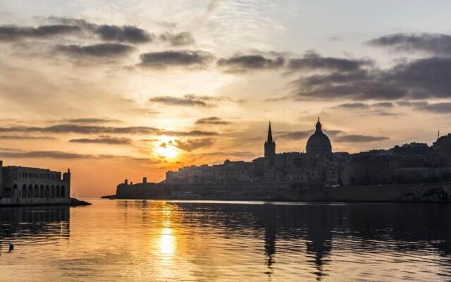 Marvellous Apartment With Valletta and Harbour Views