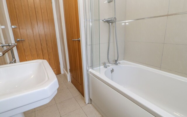 1 Braeside
