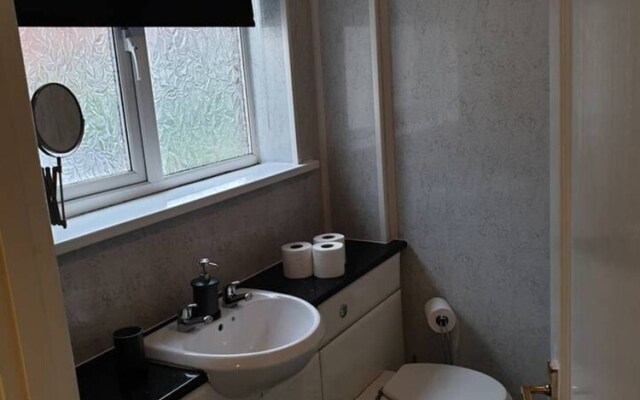 Birtley's Diamond 3 bed Apt, Sleeps 6 Guests