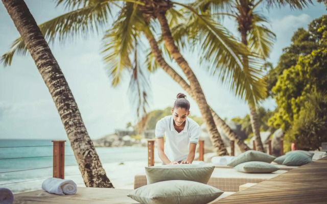 Carana Beach Hotel