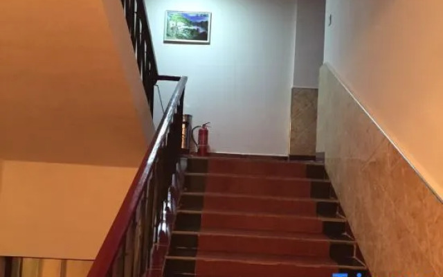 Xinyang Blue Moon Hotel