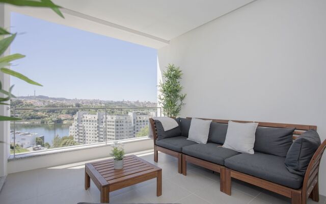 Liiiving- Luxury River View Apartment II