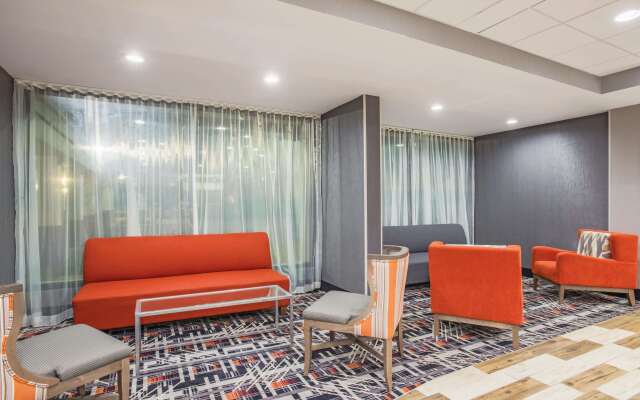 La Quinta Inn & Suites by Wyndham DC Metro Capital Beltway