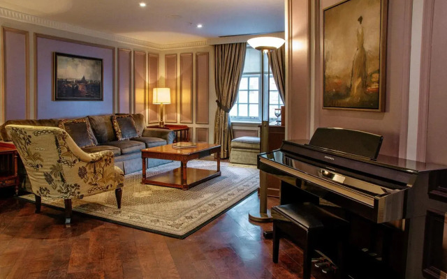 Windsor Arms Hotel