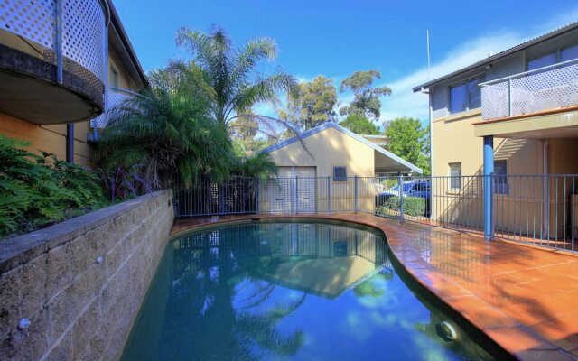 Travellers Motor Village