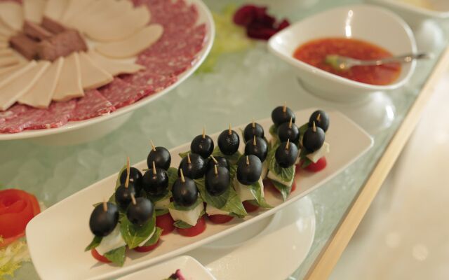 Yarra Ocean Suites Danang