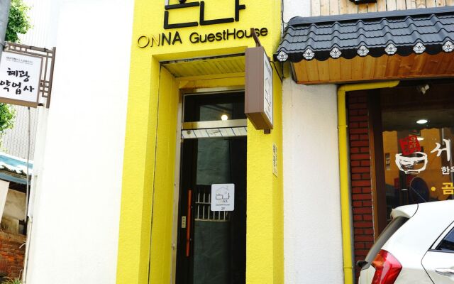 Onna Guesthouse - Hostel