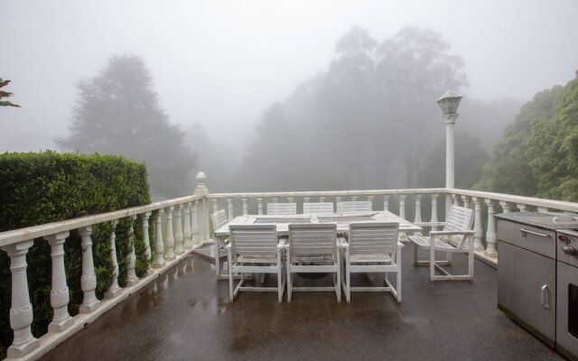 Classic 5 Beds Mt Dandenong Resort