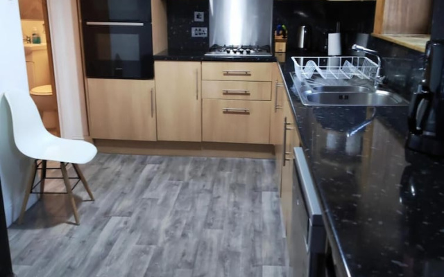 Self Contained 2 Bedrooms House Free Parking