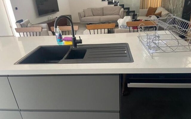 Super Delux 6-bed Villa Brave