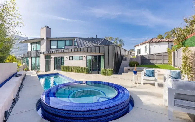 Bird Street Home min away from Sunset Blvd