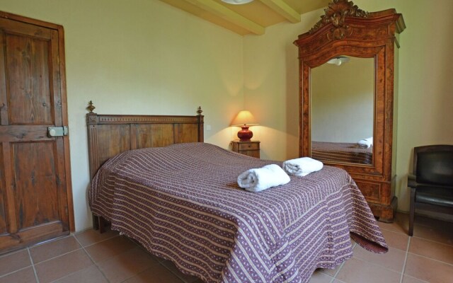 Beautiful Villa in Flaux With Swimming Pool