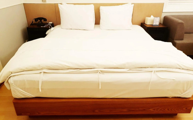 Uneed Hotel