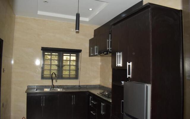 Tastefully Furnished 3 BR apartment