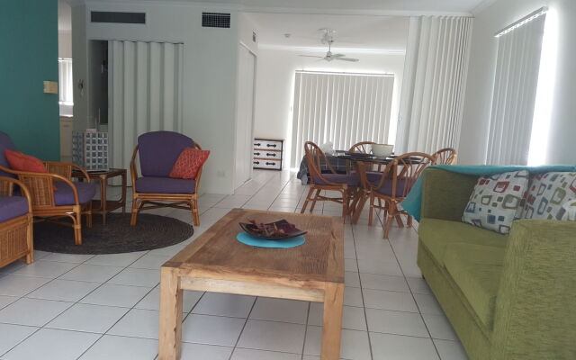 Golden Sands Beachfront Apartment Resort