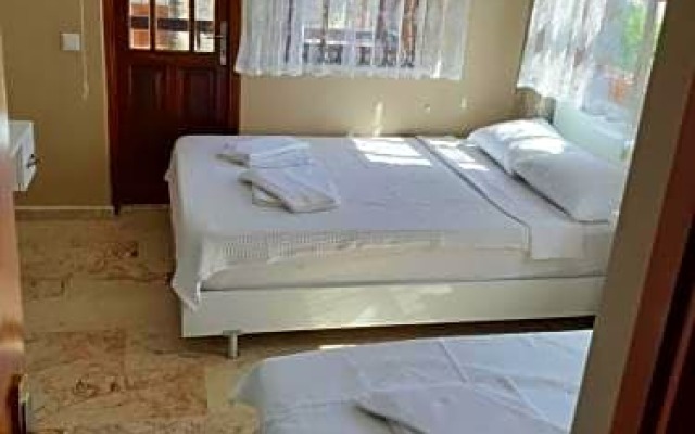 adalis hotel