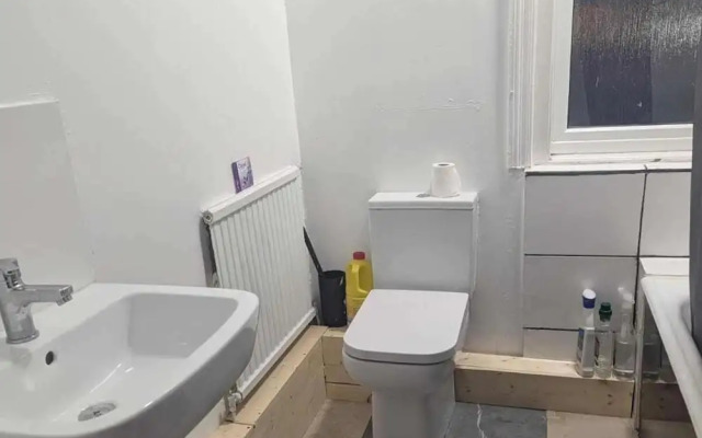 2 Bed-sleeps 3-free Parking-5 Min To Beach