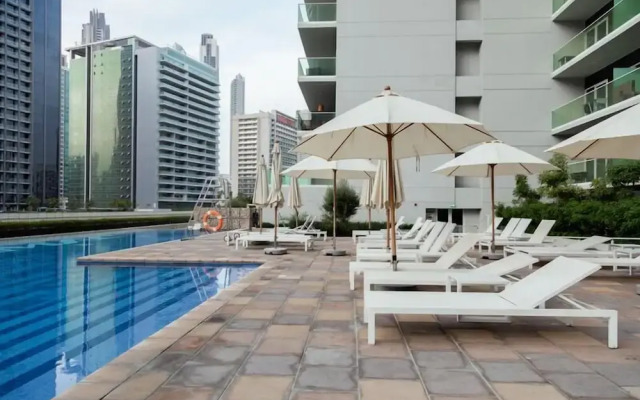 Keyrock Living - 1BR Lake View at Reva