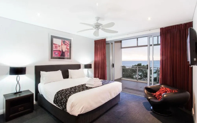 Spinnakers Apartments