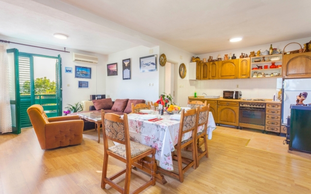 Holiday house Tonci - comfortable & surrounded by nature: Tucepi, Riviera Makarska