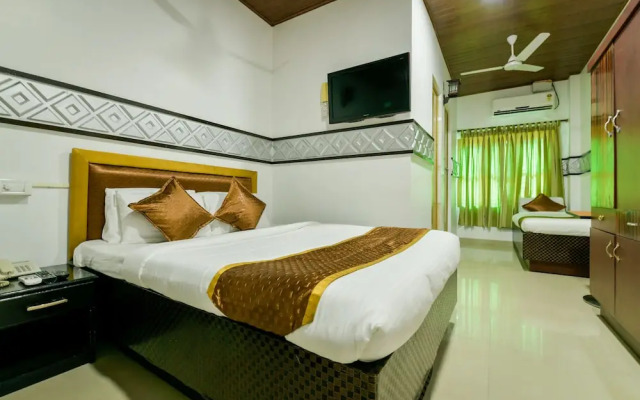 OYO 19587 Chembil Residency