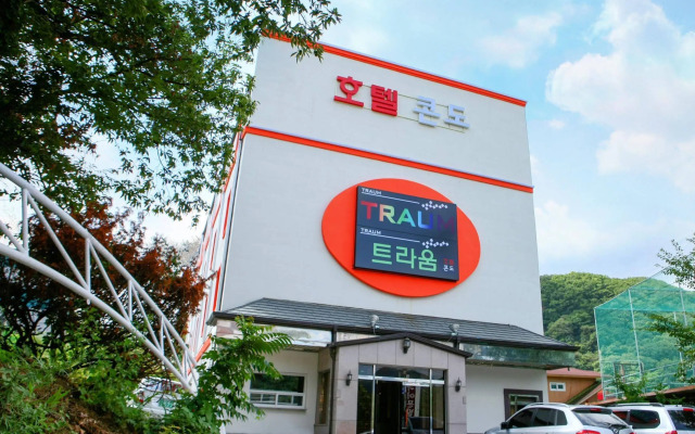 Traum Hotel & Condo
