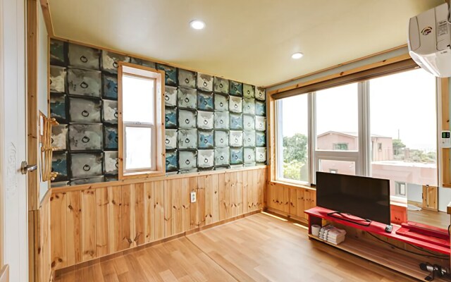 Seogwipo Red Piano Pension