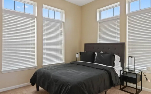 Cozy 3bd, 3BA Downtown Indy