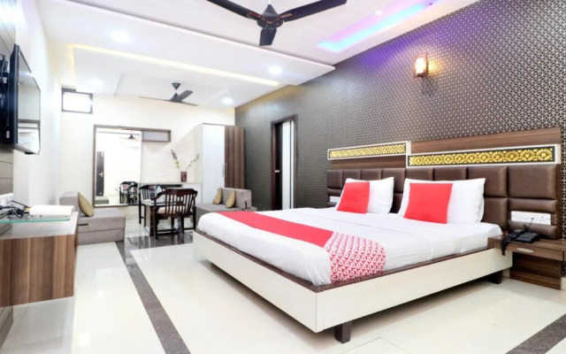 Hotel C M Plaza By OYO Rooms