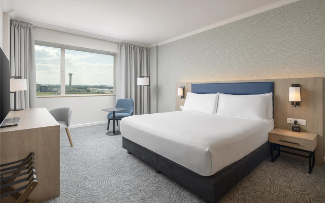 Hilton Paris Charles de Gaulle Airport - Image 2