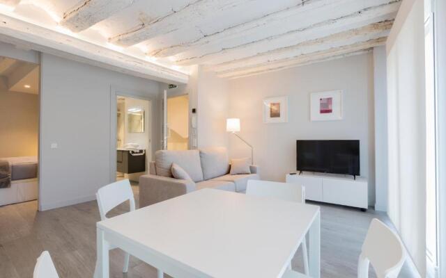 APARTAMENTOS TURISTICOS - PAPEL ARMADO - Calle Caldereros 33