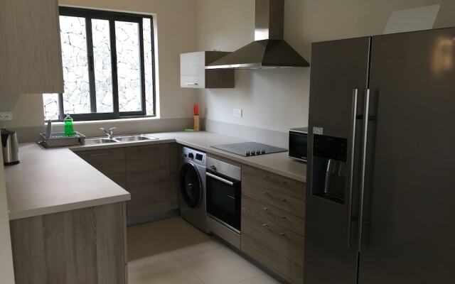 Immaculate Two Beds Luxury Marina Apartment