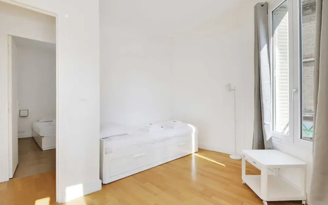 Cozy Apartment 2bdr/5p - in the Heart of Suresnes