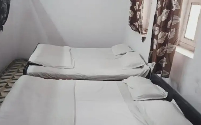 Goroomgo Agra Hotel Mathura