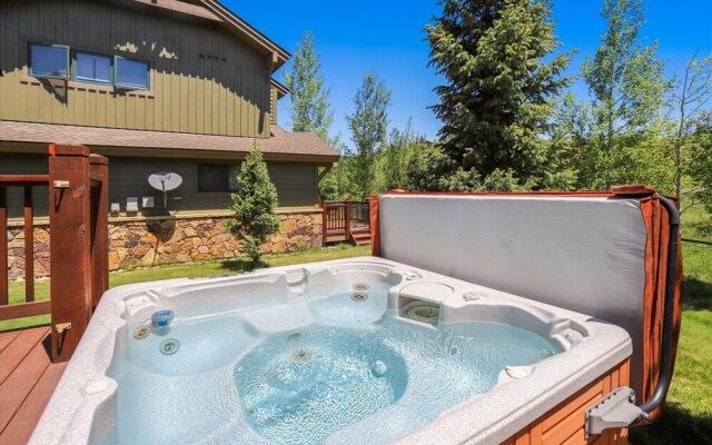 Highland Greens Comfort 3 Bedroom Townhouse by RedAwning