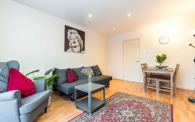 NEW 2BD Garden Flat Quick Access to Central London