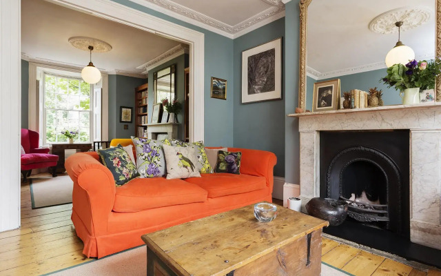 Veeve  Georgian Townhouse 3 Bed 2 Bath St Peter S St Islington