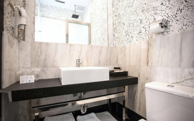 Alhambra Suites