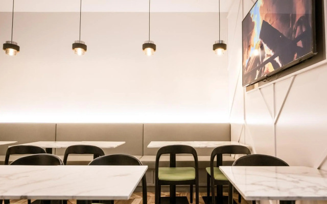 Holiday Inn & Suites Sydney Bondi Junction by IHG