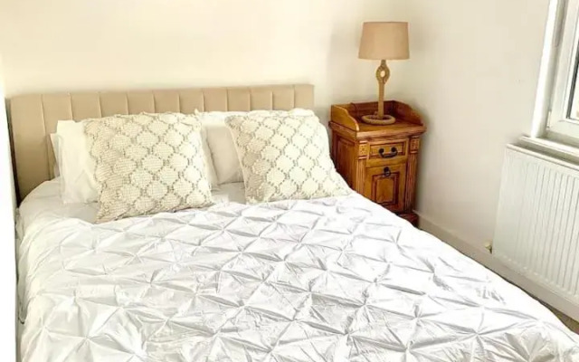 Lovely 2 bedroom modern loft apartment sea view