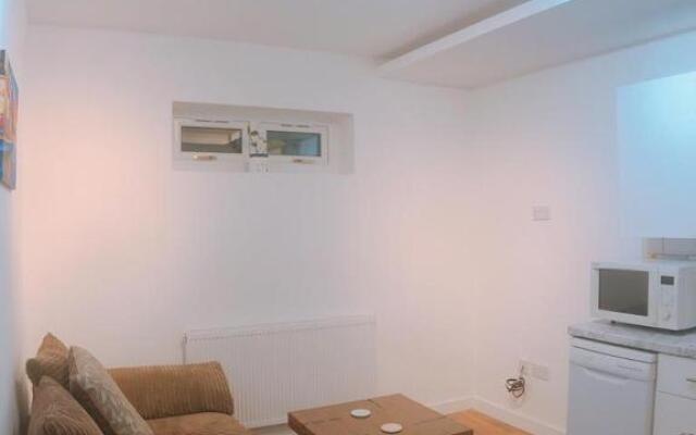 Comfortable double bedroom lovely bungalow