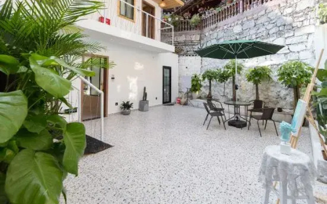Furongzhen Sushe Homestay (Furongzhen Waterfall Branch)