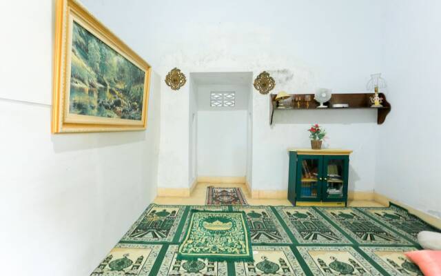 OYO 1721 A. Yani 95 Residence