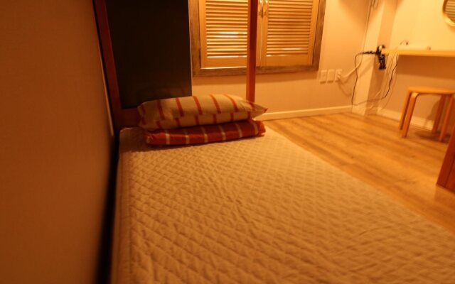 Q Motel