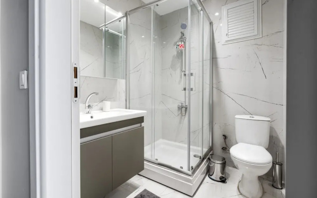 House w Garden 10 min to City s in Beyoglu