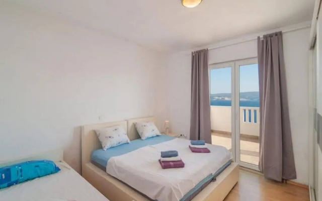 Apartment Stipic Omis - Three Bedroom Apartment With Terrace
